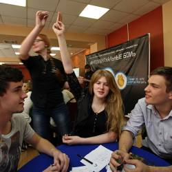 Вчера в городе завершились «Школьные интеллектуальные бои-2014», организованные управлением до делам молодежи администрации Владивостока и Клубом умных игр #5