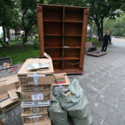 26 июня во владивостокском сквере имени Суханова вновь установили уже знакомый горожанам книжный шкаф #11
