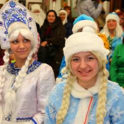 Во Владивостоке прошёл «Народный слёт Дедов Морозов и Снегурочек» #8