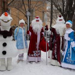 Во Владивостоке прошёл «Народный слёт Дедов Морозов и Снегурочек» #16