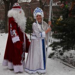 Во Владивостоке прошёл «Народный слёт Дедов Морозов и Снегурочек» #24
