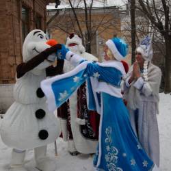 Во Владивостоке прошёл «Народный слёт Дедов Морозов и Снегурочек» #28