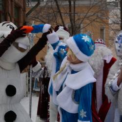 Во Владивостоке прошёл «Народный слёт Дедов Морозов и Снегурочек» #29