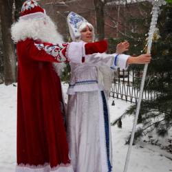 Во Владивостоке прошёл «Народный слёт Дедов Морозов и Снегурочек» #30