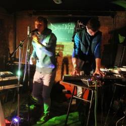 Владивостокские электронщики отыграли концерт в "виниловом подвальчике" #5
