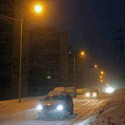 Управляющие компании и предприятия Владивостока, вняв рекомендациям городских властей, вышли на уборку снега с раннего утра #2