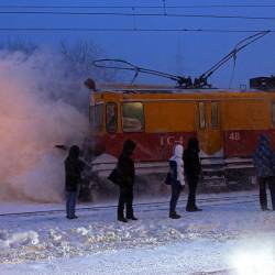 Управляющие компании и предприятия Владивостока, вняв рекомендациям городских властей, вышли на уборку снега с раннего утра #19