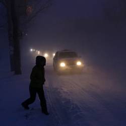 Управляющие компании и предприятия Владивостока, вняв рекомендациям городских властей, вышли на уборку снега с раннего утра #20