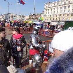 На центральной площади сошлись ветераны, десантники, средневековые рыцари и современный богатырь Савкин #6