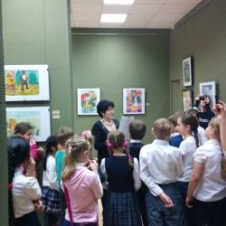 Детские рисунки и поделки выставлены в картинной галерее #9