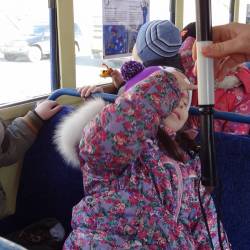 Учебный трамвайчик проехал с малышами по специальному маршруту #33