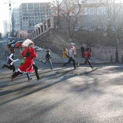 150 горожан утром 1 января 2016-го вышли на костюмированную пробежку #8