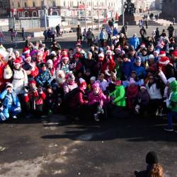 150 горожан утром 1 января 2016-го вышли на костюмированную пробежку #11