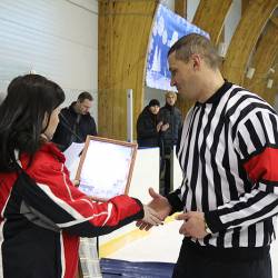 Хоккеистам вручили  сертификат на 50 000 рублей #14