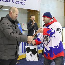 Хоккеистам вручили  сертификат на 50 000 рублей #17