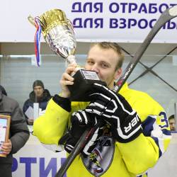Хоккеистам вручили  сертификат на 50 000 рублей #18