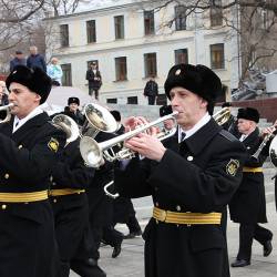 Сразу две торжественных церемонии возложения венков и цветов состоялись в приморской столице #1