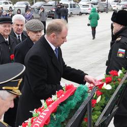Сразу две торжественных церемонии возложения венков и цветов состоялись в приморской столице #16
