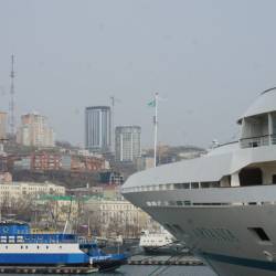 Круизный лайнер 11 часов пробыл в порту Владивосток #1