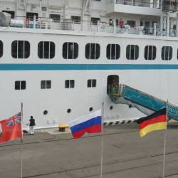 Круизный лайнер 11 часов пробыл в порту Владивосток #20
