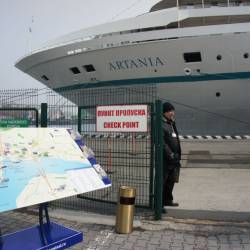 Круизный лайнер 11 часов пробыл в порту Владивосток #21