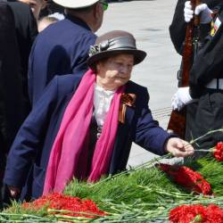Торжественная церемония возложения гирлянды и цветов прошла у памятника боевой славы Тихоокеанского флота #20