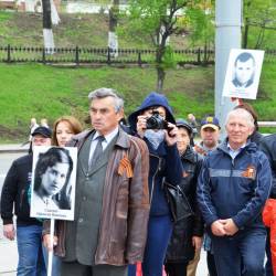Шествие горожан с портретами погибших воинов в руках стало традицией в столице Приморья #1