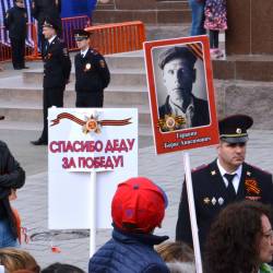 Шествие горожан с портретами погибших воинов в руках стало традицией в столице Приморья #4
