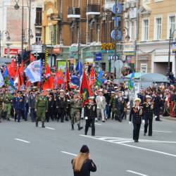 Шествие горожан с портретами погибших воинов в руках стало традицией в столице Приморья #5