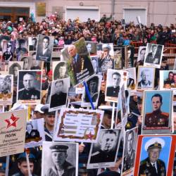 Шествие горожан с портретами погибших воинов в руках стало традицией в столице Приморья #16
