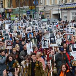 Шествие горожан с портретами погибших воинов в руках стало традицией в столице Приморья #18