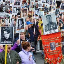 Шествие горожан с портретами погибших воинов в руках стало традицией в столице Приморья #20