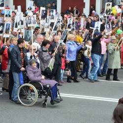 Шествие горожан с портретами погибших воинов в руках стало традицией в столице Приморья #21