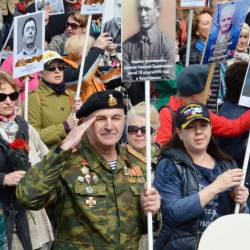Шествие горожан с портретами погибших воинов в руках стало традицией в столице Приморья #27
