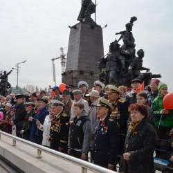 Шествие горожан с портретами погибших воинов в руках стало традицией в столице Приморья #29