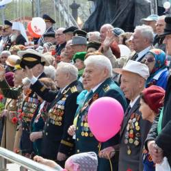 Шествие горожан с портретами погибших воинов в руках стало традицией в столице Приморья #30
