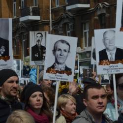 Шествие горожан с портретами погибших воинов в руках стало традицией в столице Приморья #34