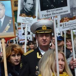 Шествие горожан с портретами погибших воинов в руках стало традицией в столице Приморья #36