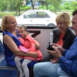 Молодожены Владивостока выбирают электротранспорт #7