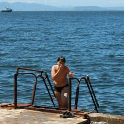 В солнечную погоду горожане и гости приморской столицы выбирают отдых у моря #10