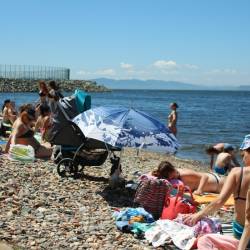 В солнечную погоду горожане и гости приморской столицы выбирают отдых у моря #13