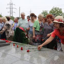 Здесь расположена братская могила командира Красной армии Миронова и красноармейцев #5