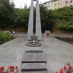 Здесь расположена братская могила командира Красной армии Миронова и красноармейцев #12