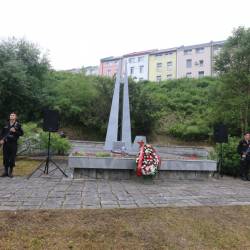 Здесь расположена братская могила командира Красной армии Миронова и красноармейцев #15