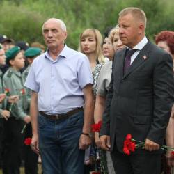 Здесь расположена братская могила командира Красной армии Миронова и красноармейцев #16