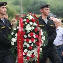 Здесь расположена братская могила командира Красной армии Миронова и красноармейцев #23