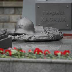 Здесь расположена братская могила командира Красной армии Миронова и красноармейцев #26