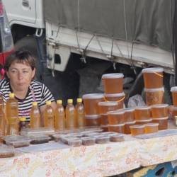 Жители города обеспечены фруктами, овощами и настоящим медом #4