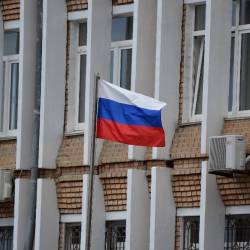 Корреспондент РИА VladNews проверил состояние флагов в приморской столице #6