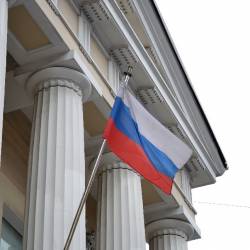 Корреспондент РИА VladNews проверил состояние флагов в приморской столице #14